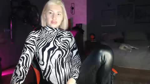 Snapshot of amayamalina chatting on 12.08.24 Malina online show from 12.08.24