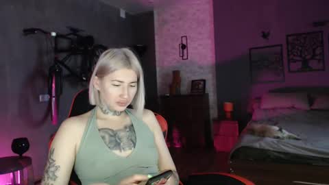 Snapshot of amayamalina chatting on 12.12.24 Malina online show from 12.12.24