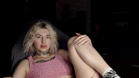 Snapshot of amayamalina chatting on 01.12.25 Malina online show from 01.12.25