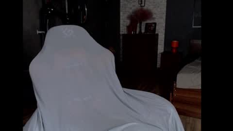 Snapshot of amayamalina chatting on 02.04.25 Malina online show from 02.04.25