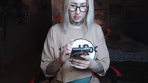 Snapshot of amayamalina chatting on 11.04.25 Malina online show from 11.04.25