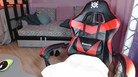 Snapshot of amayamalina chatting on 12.13.25 Malina online show from 12.13.25