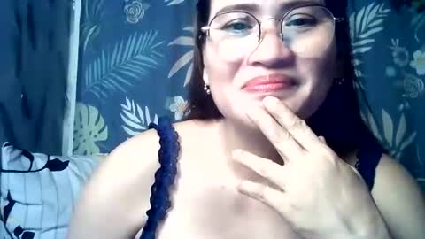 Snapshot of amazing_angel22 chatting on 09.29.25 amazing angel online show from 09.29.25