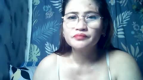 Snapshot of amazing_angel22 chatting on 10.06.25 amazing angel online show from 10.06.25