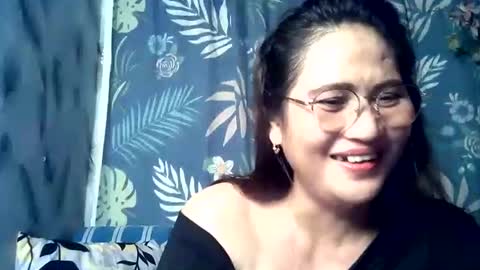 Snapshot of amazing_angel22 chatting on 10.16.25 amazing angel online show from 10.16.25