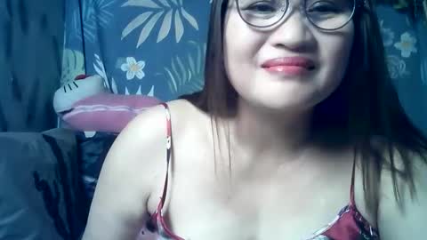 Snapshot of amazing_angel22 chatting on 05.22.26 amazing angel online show from 05.22.26