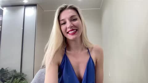 Snapshot of amazingkelly chatting on 12.12.24 Kelly online show from 12.12.24