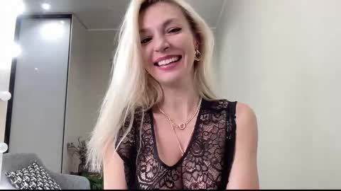 Snapshot of amazingkelly chatting on 11.09.25 Kelly online show from 11.09.25