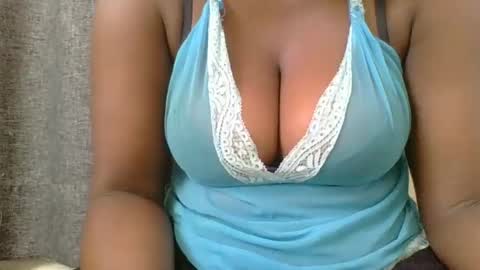 Snapshot of ambar_jasiri chatting on 01.14.25 Mia online show from 01.14.25