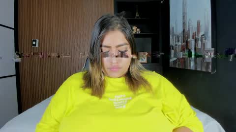 Snapshot of ambarbrown_ chatting on 04.26.26 Ambar online show from 04.26.26