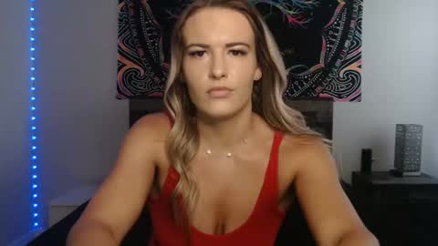 Snapshot of amber__xoxo chatting on 11.22.25 Amber online show from 11.22.25