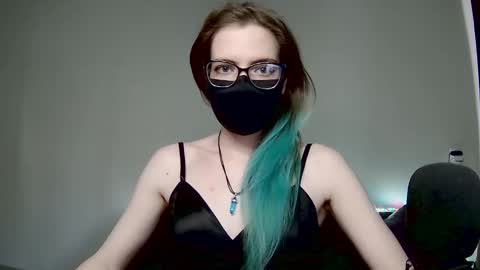 Snapshot of amber_candyfloss chatting on 03.04.25 Amber non-nude model online show from 03.04.25