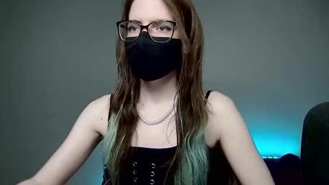 Snapshot of amber_candyfloss chatting on 11.01.25 Amber non-nude model online show from 11.01.25