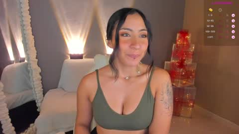 Snapshot of amber_curly chatting on 12.17.24 amber_curly online show from 12.17.24