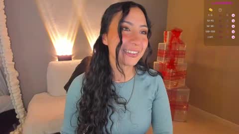 Snapshot of amber_curly chatting on 12.30.24 amber_curly online show from 12.30.24