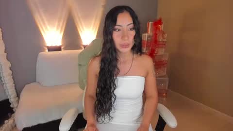 Snapshot of amber_curly chatting on 12.31.24 amber_curly online show from 12.31.24