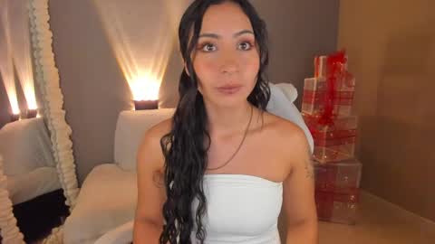 Snapshot of amber_curly chatting on 12.31.24 amber_curly online show from 12.31.24