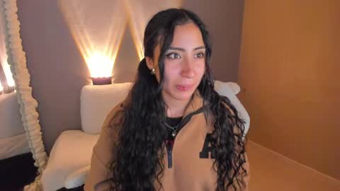 Snapshot of amber_curly chatting on 02.17.25 amber_curly online show from 02.17.25