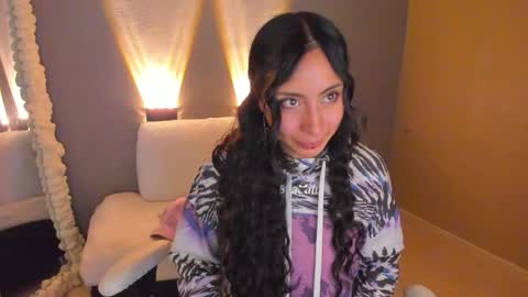 Snapshot of amber_curly chatting on 02.20.25 amber_curly online show from 02.20.25
