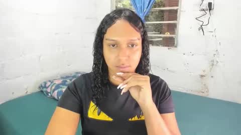 Snapshot of amber_lee20 chatting on 12.04.25 LUISA online show from 12.04.25