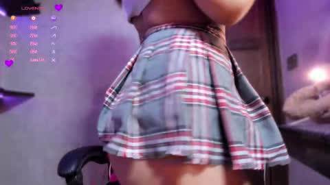 Snapshot of amber_rix chatting on 11.24.25 Amber Rix online show from 11.24.25