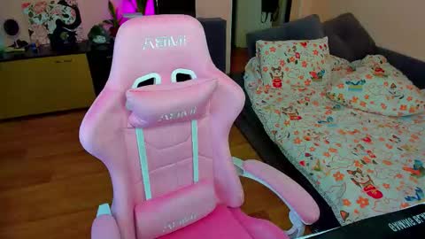 Snapshot of ameli_moon chatting on 11.04.25 Eileen online show from 11.04.25