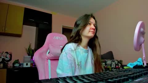 Snapshot of ameli_moon chatting on 12.03.25 Eileen online show from 12.03.25