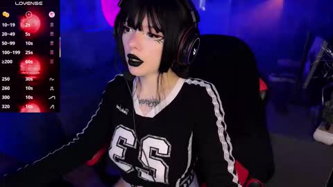 Amelia Aley  online show from 10.23.25