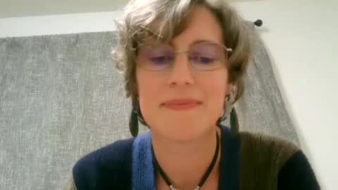 Snapshot of ameliaishka chatting on 10.05.25 Ameliaishka online show from 10.05.25