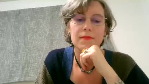 Snapshot of ameliaishka chatting on 10.17.25 Ameliaishka online show from 10.17.25