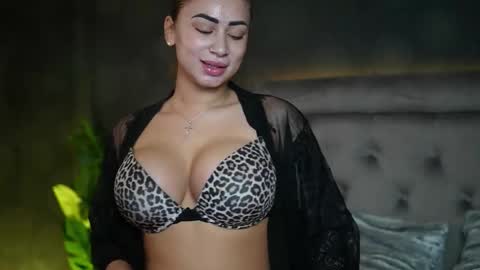  Amelia  online show from 11.17.25