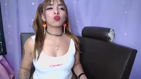 Snapshot of amelie01bronw chatting on 03.03.25 amelie brown online show from 03.03.25
