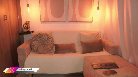 Snapshot of amelie_gonzalez chatting on 11.20.25 online show from 11.20.25