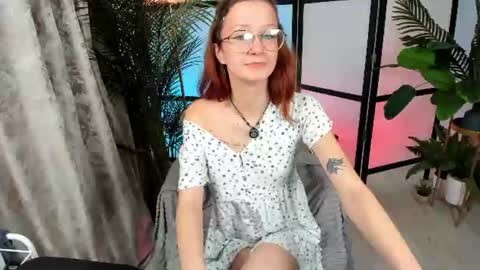 Snapshot of amelieviolet chatting on 06.25.26 Amelie online show from 06.25.26