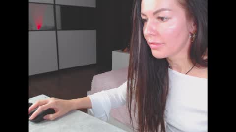 amelinamersi online show from 10.21.25