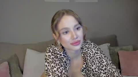 Snapshot of amelydoll18 chatting on 09.19.25 Stefa online show from 09.19.25