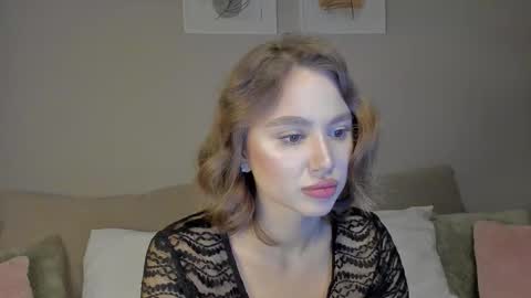 Snapshot of amelydoll18 chatting on 09.22.25 Stefa online show from 09.22.25