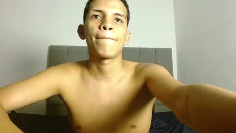 Snapshot of america_27 chatting on 06.25.26 AMILCAR online show from 06.25.26