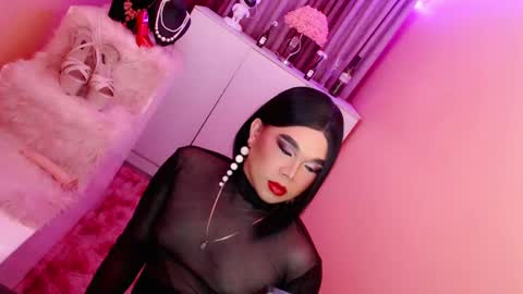 Queen Mireska online show from 01.07.25