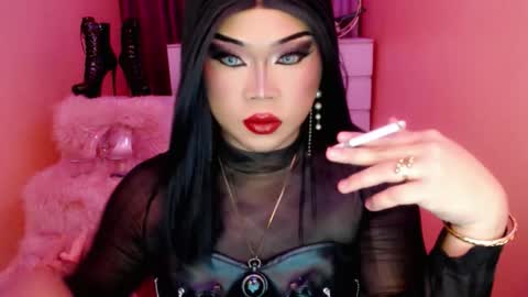 Queen Mireska online show from 10.12.25