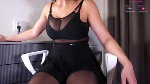 Snapshot of amina_key chatting on 02.13.26 Amina Next stream 161124 in 1800 UTC3 online show from 02.13.26