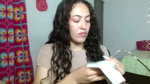 Snapshot of amitlu_ chatting on 10.21.25 amitlu_ online show from 10.21.25