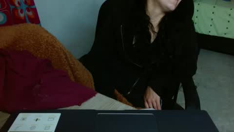 Snapshot of amitlu_ chatting on 10.24.25 amitlu_ online show from 10.24.25