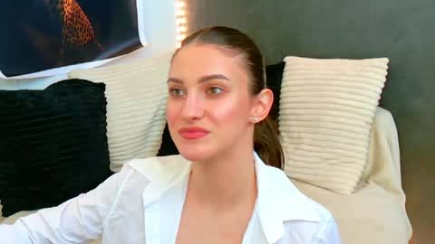 Amira online show from 04.11.26