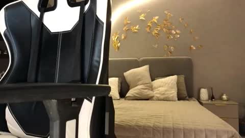 Ammy  dont forget to thumbs up me  online show from 10.23.25