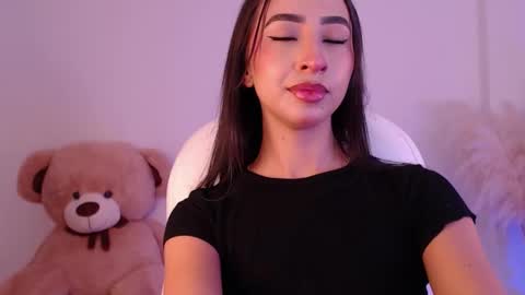 Snapshot of amonet_x chatting on 09.27.25 Sophi online show from 09.27.25