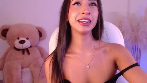 Snapshot of amonet_x chatting on 09.30.25 Sophi online show from 09.30.25