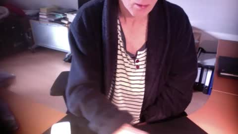 Amor2200 online show from 11.25.25