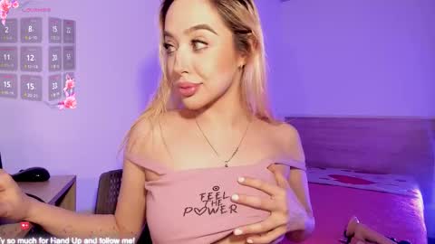 Snapshot of amorkiss chatting on 09.16.25 Amorkiss online show from 09.16.25