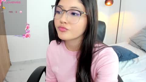 Snapshot of amy_innocent_ chatting on 03.10.25 Amy online show from 03.10.25